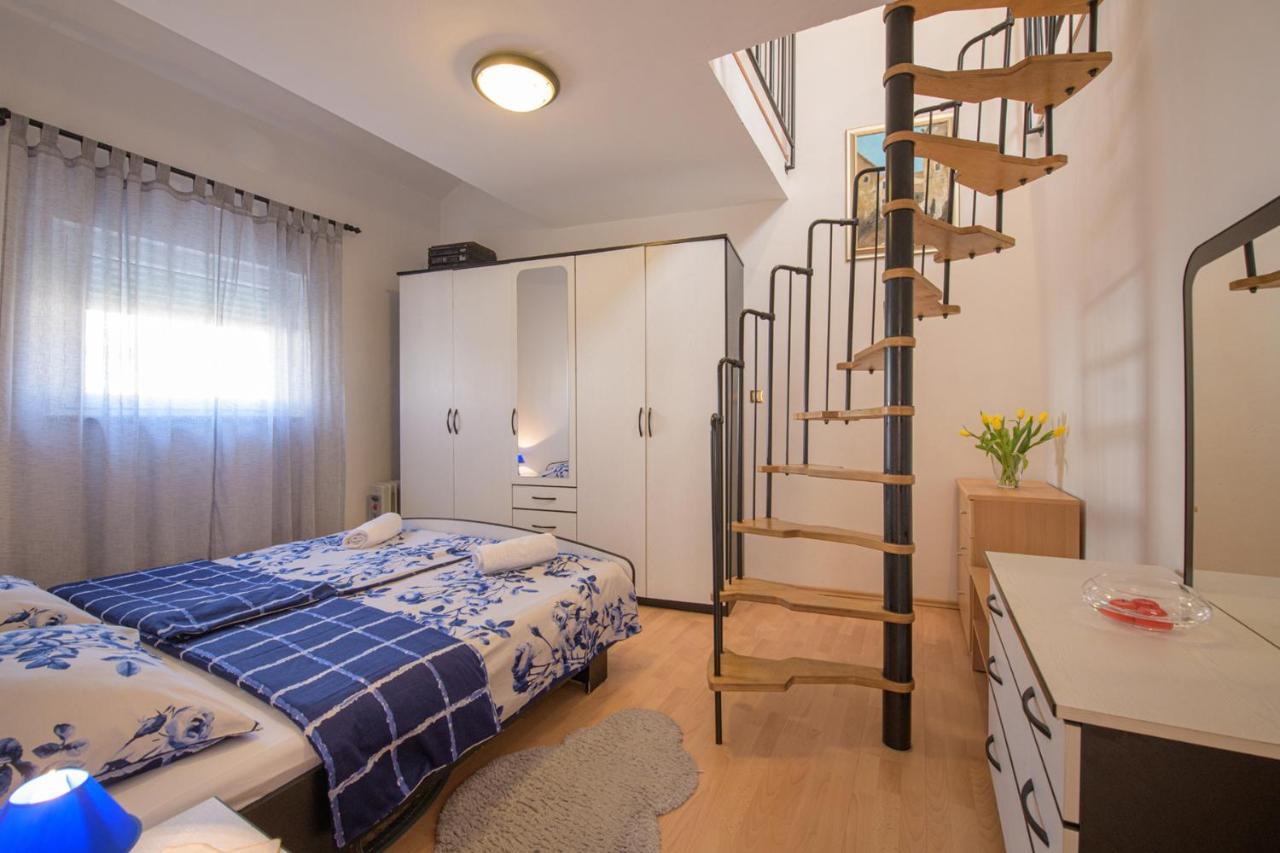 Tena Apartament *