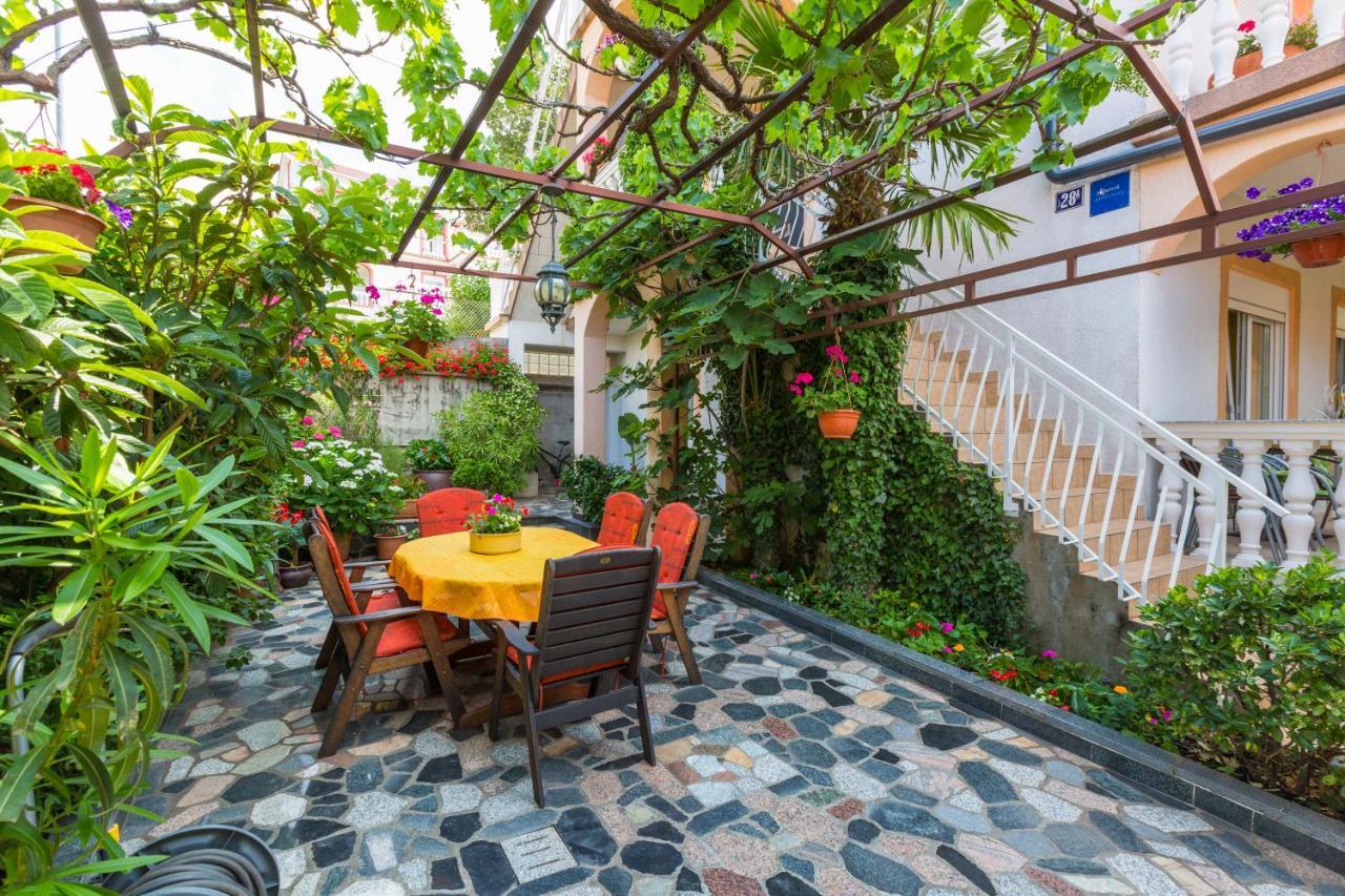 Apartament Tena *