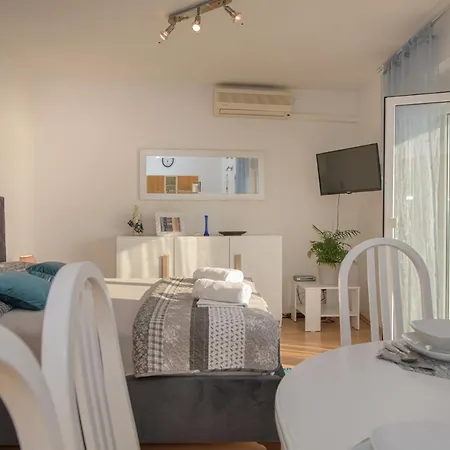 Apartmani Tena Selce Exterior photo